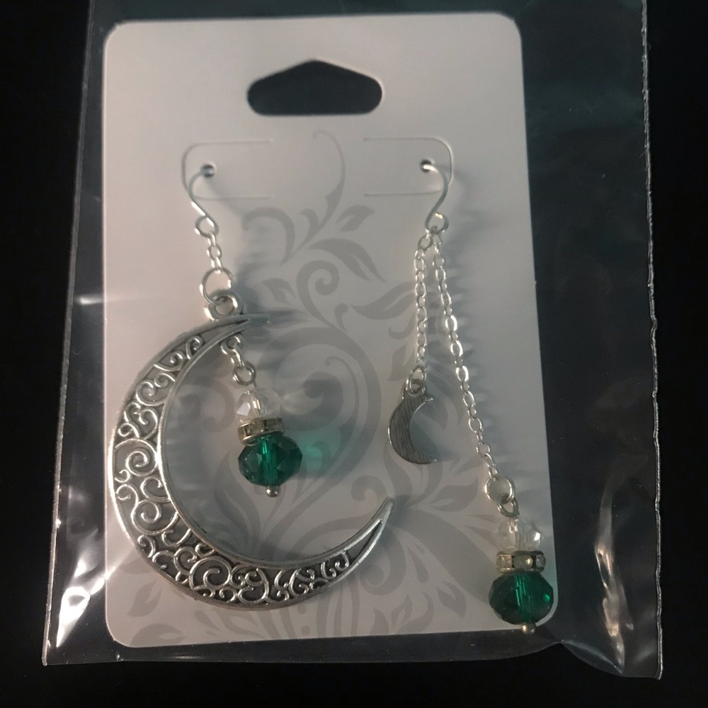Dangly Moon Crystal Earrings. ~Elegant Moon.🌙 - Picture 5 of 5